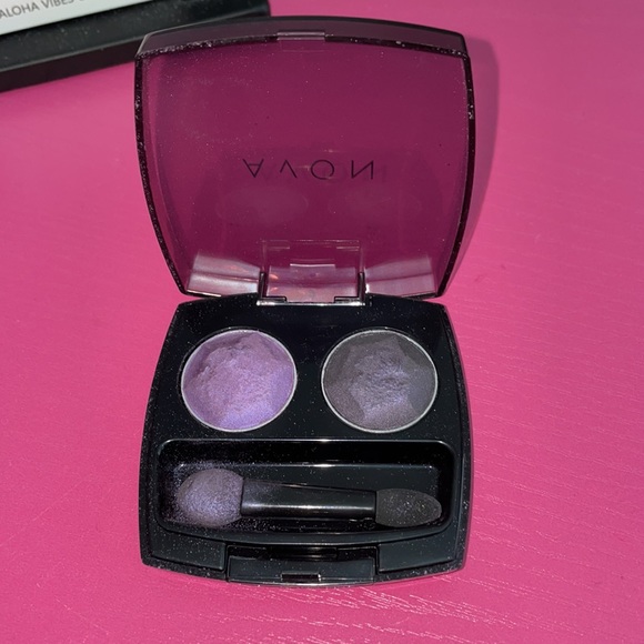 AVON - Picture 2 of 3